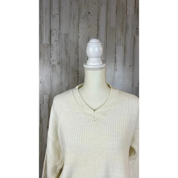 Vintage Aspetcuk Trading Co. Women's‎ XL White V-Neck Knit Pullover Sweater - Picture 3 of 7
